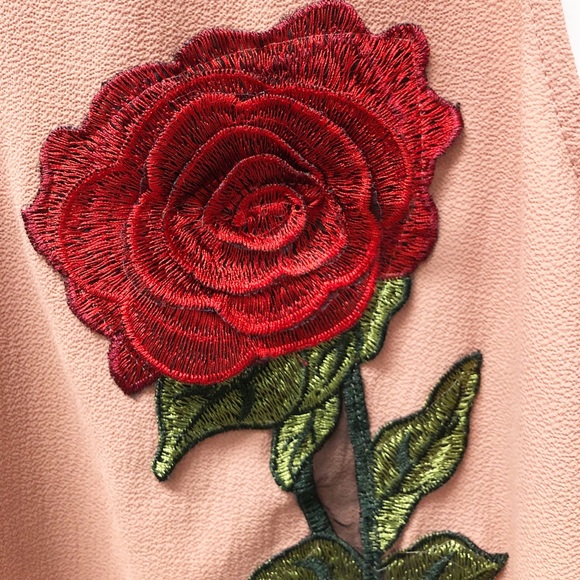 Dusty Rose Tank with Rose Appliqué.  Size M - Picture 4 of 6